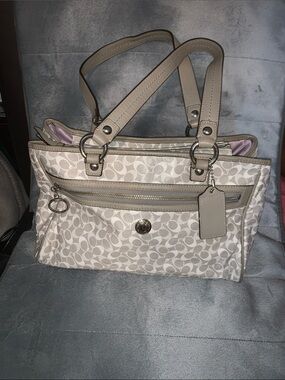 Coach Chelsea Bia Signature Tote👜with Leather Trim